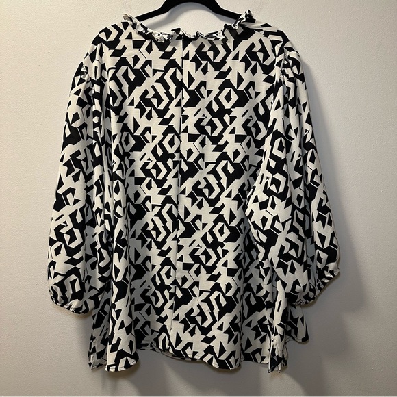 Lane Bryant Women’s Black/White Medium Sleeve Cutout-Neck Blouse Sz 30/32 - Picture 3 of 8